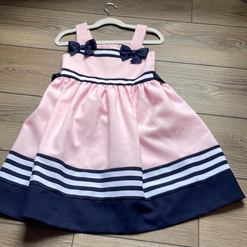 Girls’ dress